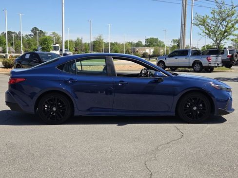 Used 2025 Toyota Camry SE image 6