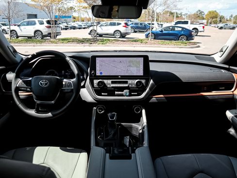 Used 2025 Toyota Grand Highlander AWD Hybrid image 29