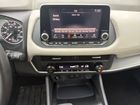 Used 2025 Nissan Rogue SV FWD image 24