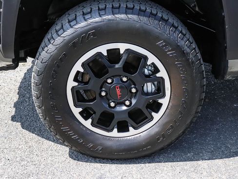 Used 2025 Toyota Tacoma TRD Off-Road AWD/4WD image 14