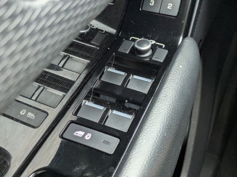 Used 2018 Land Rover Range Rover Velar S AWD/4WD image 20