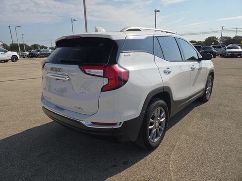 Used 2023 GMC Terrain SLT AWD/4WD image 3