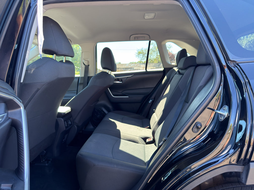 Used 2025 Toyota RAV4 XLE FWD image 12