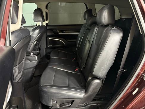 Used 2022 Kia Telluride LX image 37