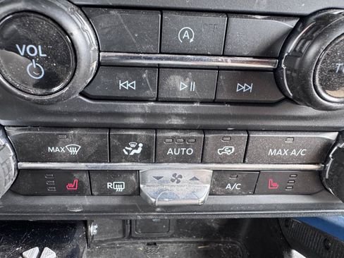 Used 2024 Ford Bronco Black Diamond AWD/4WD image 9