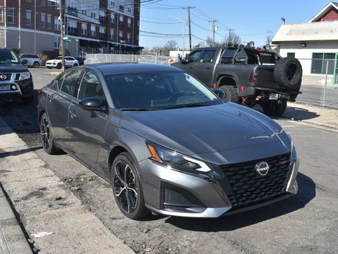 Used 2025 Nissan Altima 2.5 SR image 4