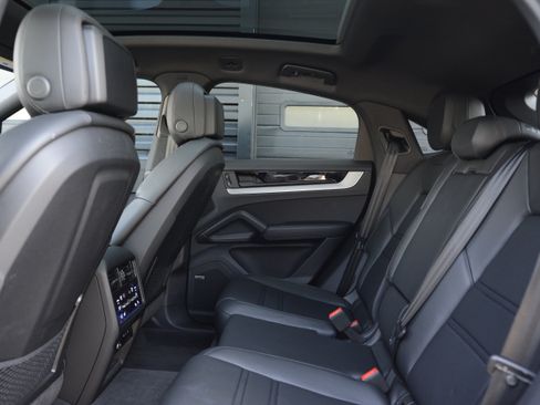 Certified 2026 Porsche Cayenne Coupe AWD/4WD image 31