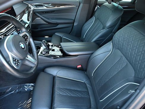 Certified 2022 BMW M550i xDrive w/ Executive Package image 9