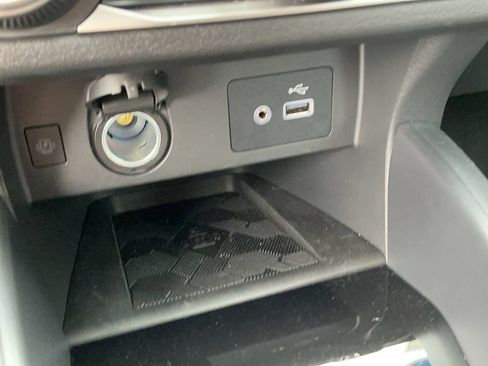 Certified 2025 Nissan Versa SV w/ Trunk Package FWD image 33