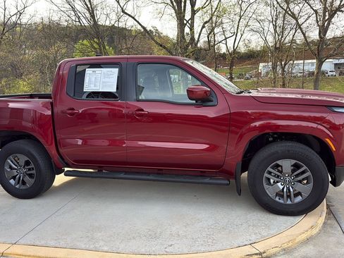 Used 2025 Nissan Frontier SV AWD/4WD image 3
