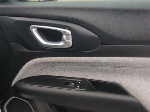 Certified 2022 Jeep Compass Latitude image 27