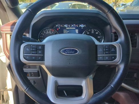 Used 2024 Ford Expedition Limited image 13