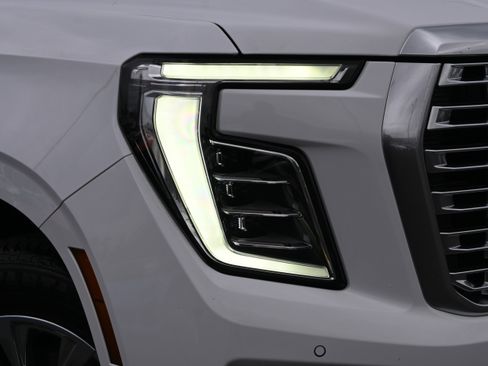 Used 2025 GMC Yukon Denali image 12
