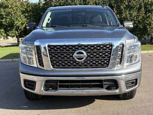 Used 2018 Nissan Titan SV AWD/4WD image 4