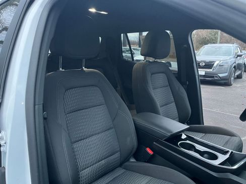 Used 2025 Chevrolet Equinox LT image 36