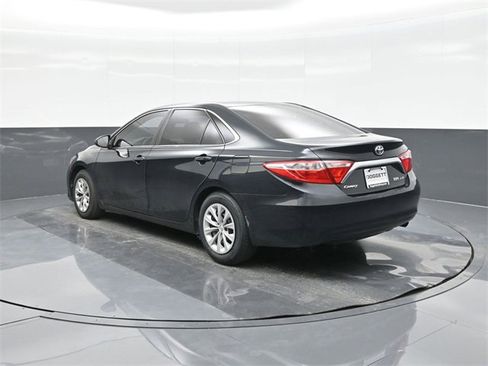 Used 2015 Toyota Camry LE image 8