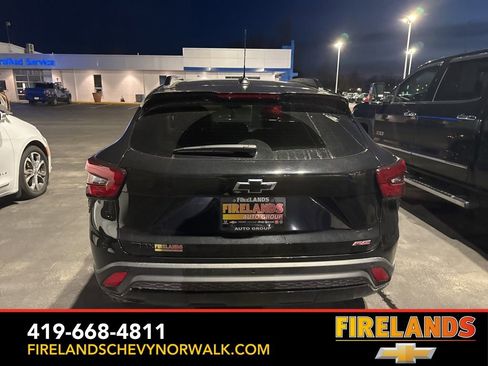 Used 2025 Chevrolet Trax RS w/ Driver Confidence Package image 4