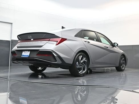 Used 2025 Hyundai Elantra SEL FWD image 23