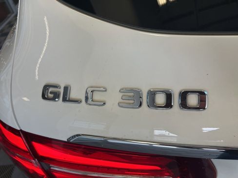 Used 2019 Mercedes-Benz GLC 300 4MATIC image 8