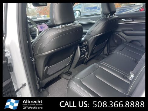 New 2025 Jeep Grand Cherokee Limited image 11