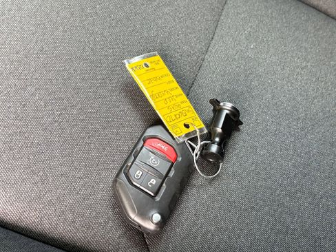 Used 2025 Jeep Wrangler Unlimited Sahara AWD/4WD image 25
