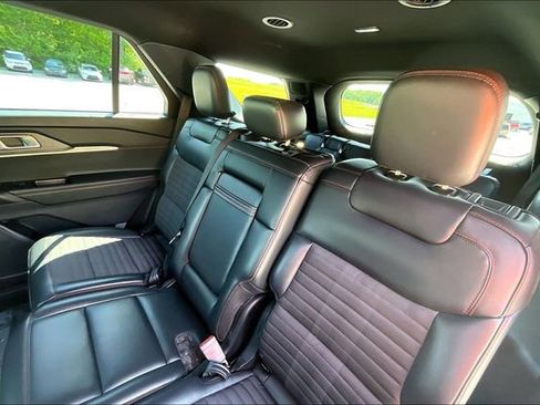 Used 2025 Ford Explorer ST-Line w/ ST-Line Street Pack AWD/4WD image 25