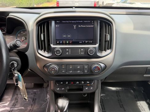 Used 2022 Chevrolet Colorado Z71 AWD/4WD image 21