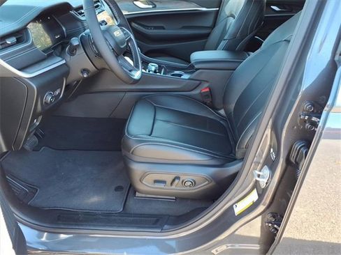 New 2025 Jeep Grand Cherokee Limited w/ Luxury Tech Group II image 11