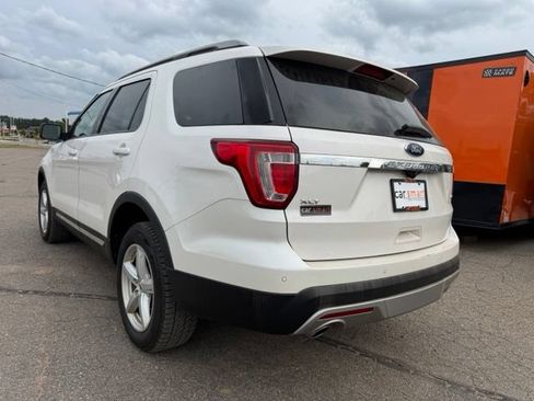 Used 2017 Ford Explorer XLT w/ Equipment Group 202A AWD/4WD image 5