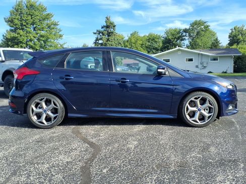 Used 2017 Ford Focus ST FWD image 2
