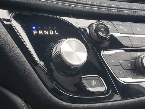 New 2026 Chrysler Pacifica Limited w/ Uconnect Theater Family Group image 29