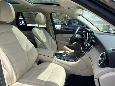 Used 2019 Mercedes-Benz GLC 300 4MATIC image 27