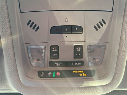 Certified 2023 GMC Acadia SLT w/ Preferred Package image 27