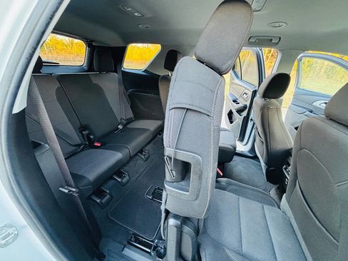 Used 2019 Chevrolet Traverse LT FWD image 19