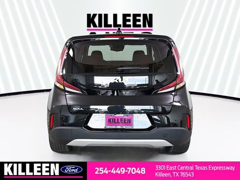Used 2024 Kia Soul EX w/ Option Group 015 FWD image 7