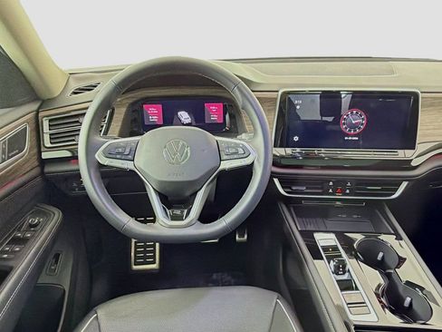 Used 2025 Volkswagen Atlas SEL Premium R-Line image 25