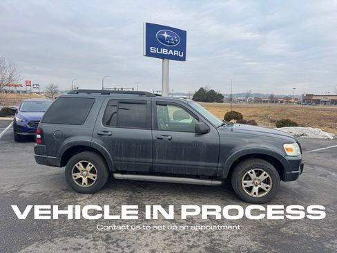Used 2010 Ford Explorer XLT image 2