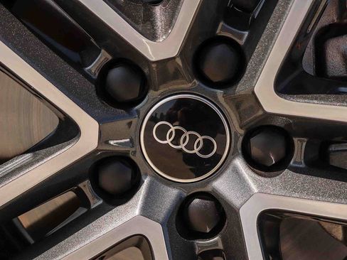 Used 2025 Audi Q5 Premium w/ Convenience Package AWD/4WD image 15