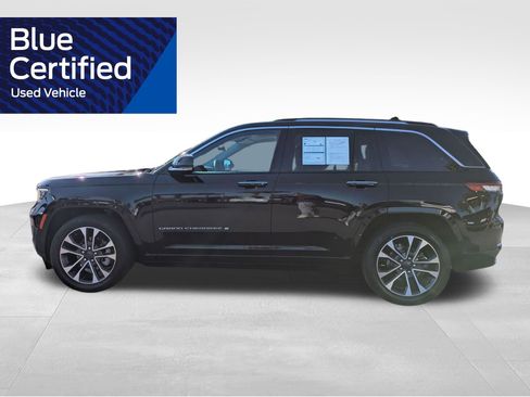 Used 2022 Jeep Grand Cherokee Overland w/ Luxury Tech Group IV AWD/4WD image 9