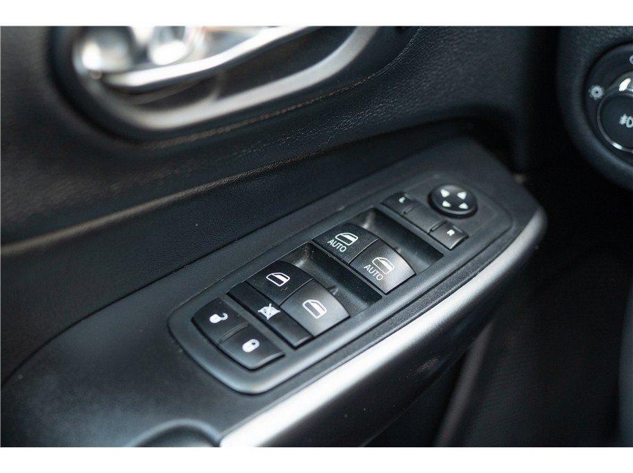 Used 2020 Jeep Cherokee Limited AWD/4WD image 7