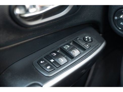 Used 2020 Jeep Cherokee Limited AWD/4WD image 7