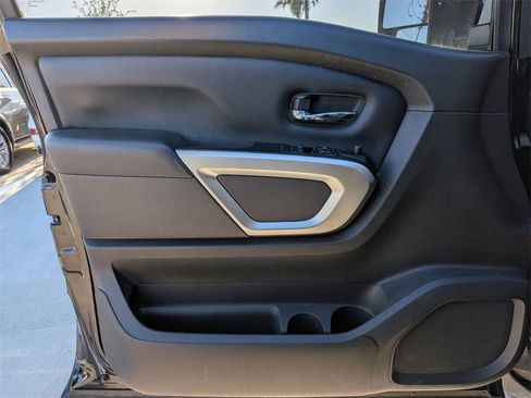Used 2021 Nissan Titan SV w/ SV Convenience Package image 9