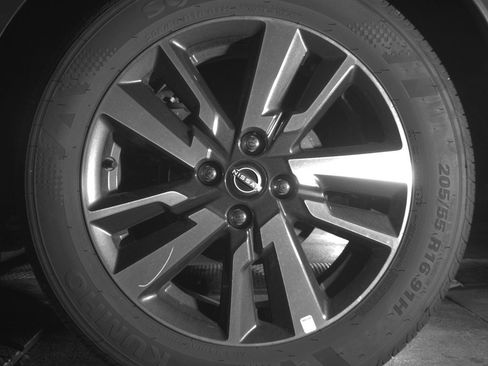 Used 2025 Nissan Versa SV image 14