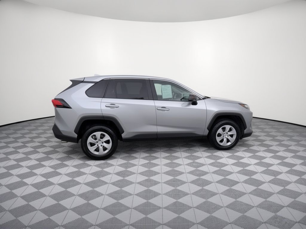 Used 2025 Toyota RAV4 LE AWD/4WD image 8