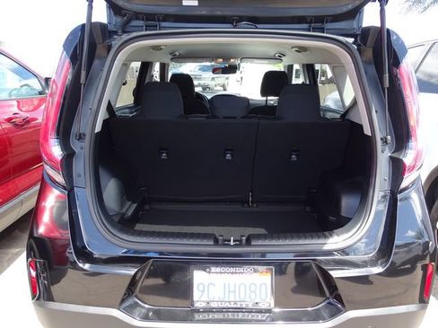 Used 2023 Kia Soul LX w/ LX Technology Package FWD image 24