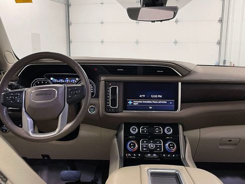 Used 2021 GMC Yukon Denali w/ Denali Premium Package image 41