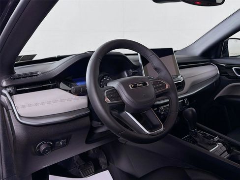 Used 2024 Jeep Compass Limited AWD/4WD image 9