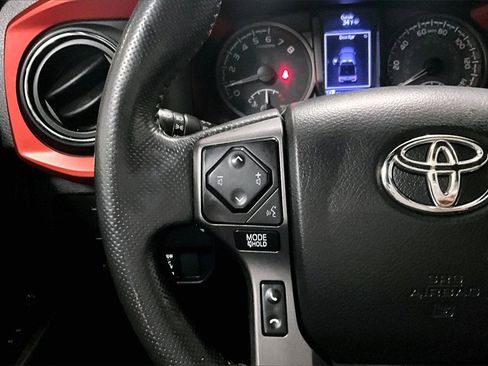 Used 2020 Toyota Tacoma TRD Off-Road image 10