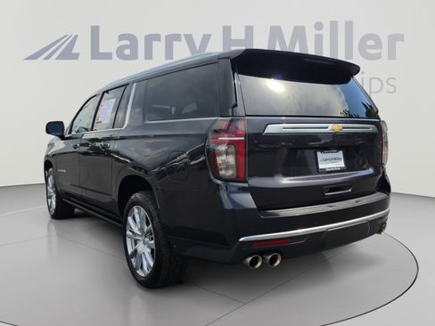 Used 2023 Chevrolet Suburban High Country w/ Premium Package 2 AWD/4WD image 3