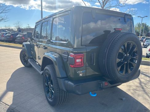 Used 2023 Jeep Wrangler Unlimited Sahara w/ Cold Weather Group AWD/4WD image 5